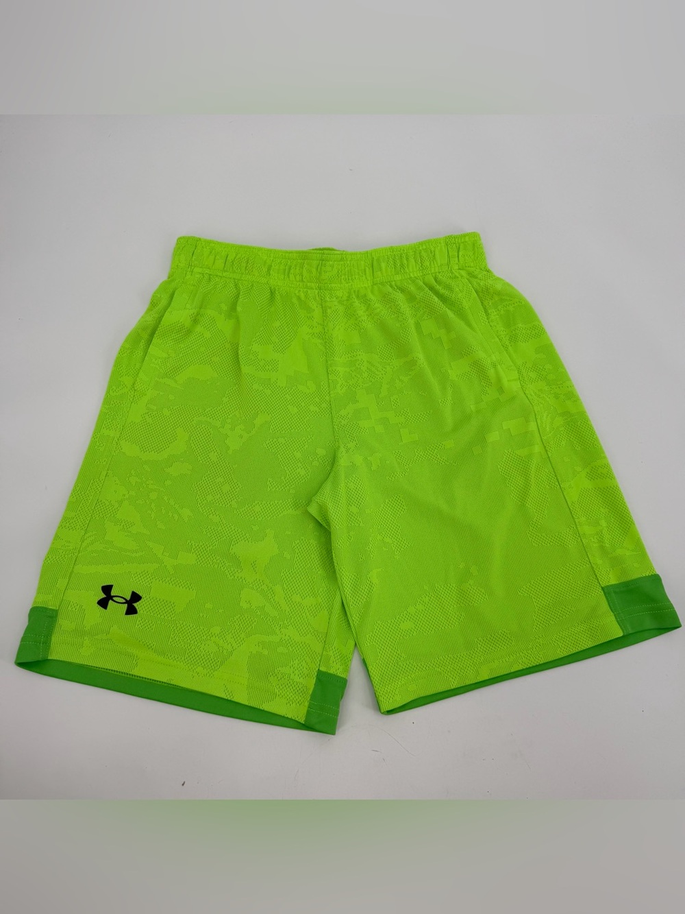 Under Armour Shorts Boys L Bright Green Athletic Pull On Elastic Pockets Loose